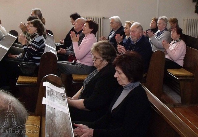 04_Tleskalo se po kazde skladbe.jpg